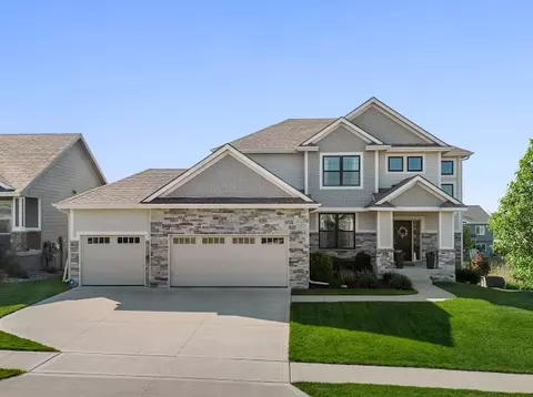 290 Dunham Dr, Waukee, IA 50263