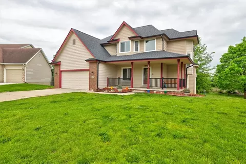 9226 Goodman Cir, Urbandale, IA 50322