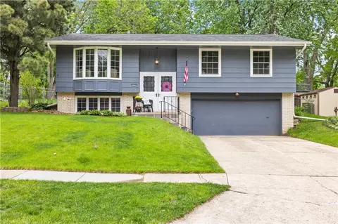 8408 Ridgemont Dr, Urbandale, IA 50322