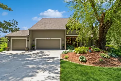 2195 SE Browns Woods Pl, West Des Moines, IA 50265