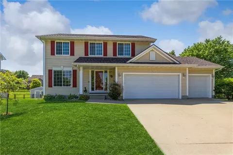 1640 SE Woodcreek Dr, Waukee, IA 50263