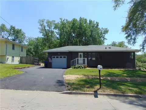 1034 Luster Ln, Des Moines, IA 50315