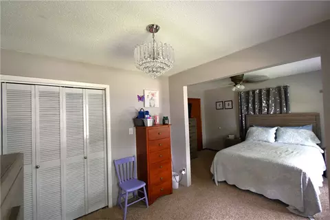 4133 E Madison Ave, Des Moines, IA 50317