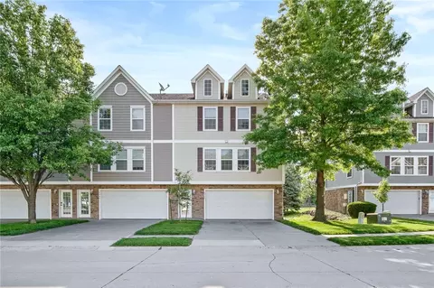 5545 Jordan Ct, Johnston, IA 50131