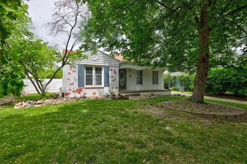 3413 Crestmoor Pl, Des Moines, IA 50310