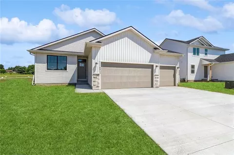 6512 NE Caroline Ave, Pleasant Hill, IA 50327