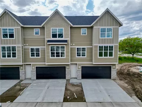 4464 154th St, Urbandale, IA 50323