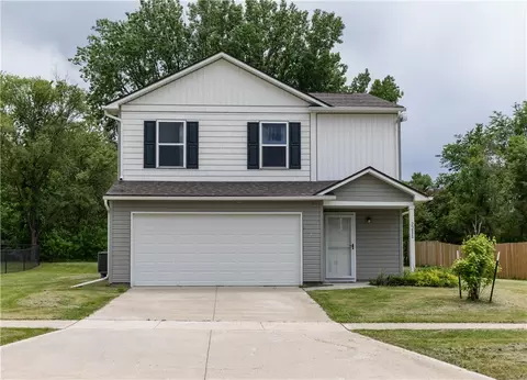 2211 Sunflower St, Perry, IA 50220
