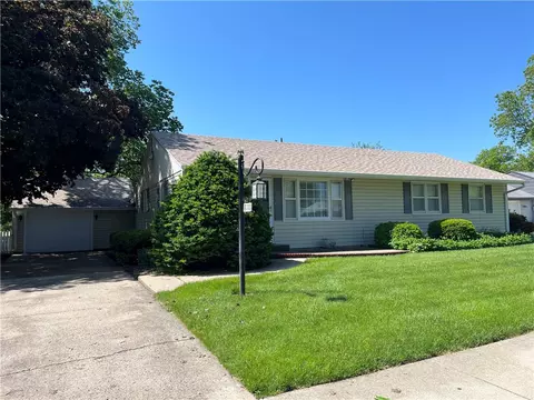 818 W Jefferson St, Winterset, IA 50273
