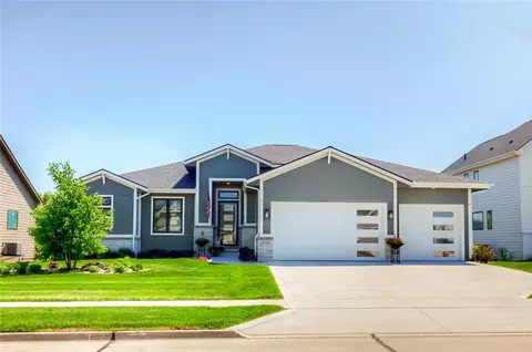 16116 Goodman Ct, Urbandale, IA 50323