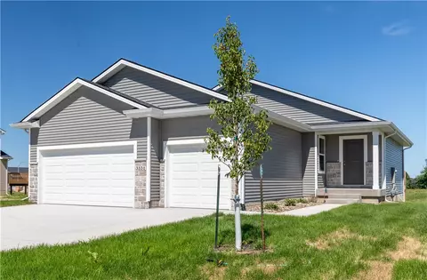 3331 Brook Landing Ct, Des Moines, IA 50317