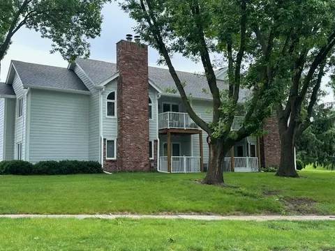 5221 Boulder Dr #5, West Des Moines, IA 50265