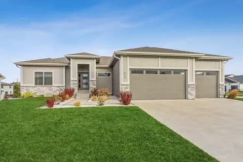 405 NW Beechwood Dr, Grimes, IA 50111