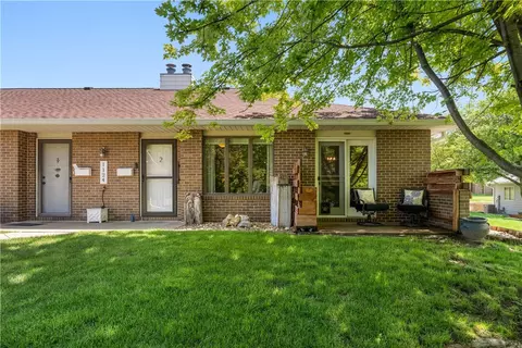 1124 49th St, West Des Moines, IA 50266