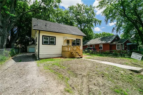 3823 8th St, Des Moines, IA 50313