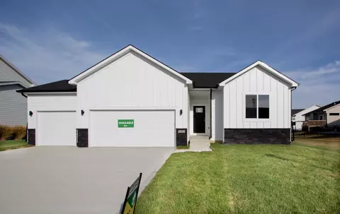 1005 NE 13th St, Grimes, IA 50111