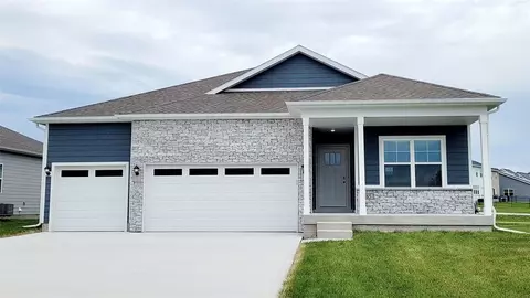 880 Melody Cir, Waukee, IA 50263