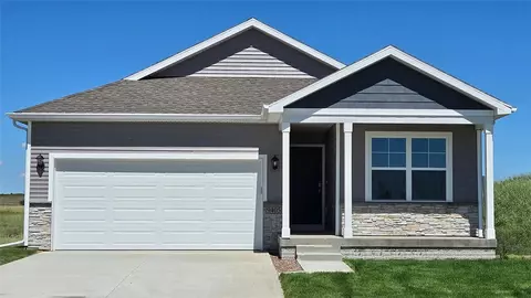5617 153rd St, Urbandale, IA 50323