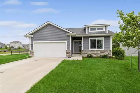 214 Orchard Hills Dr, Norwalk, IA 50211