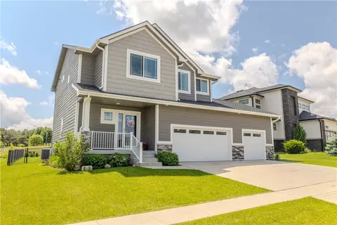 9930 Marnewood Dr, Johnston, IA 50131