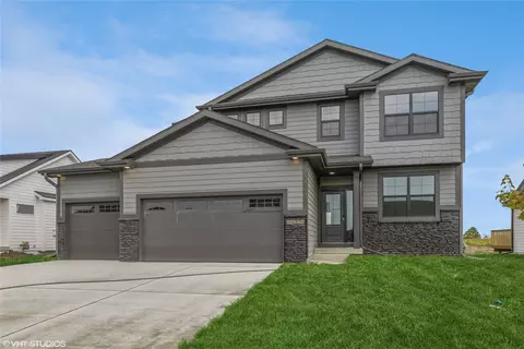 14221 N Valley Dr, Urbandale, IA 50323