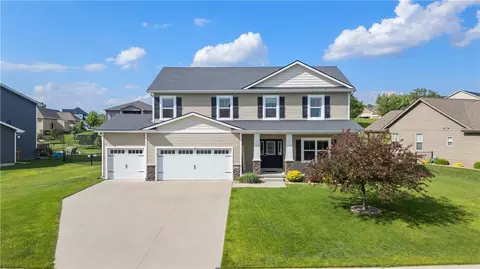 1649 Lakeview Dr, Pleasant Hill, IA 50327