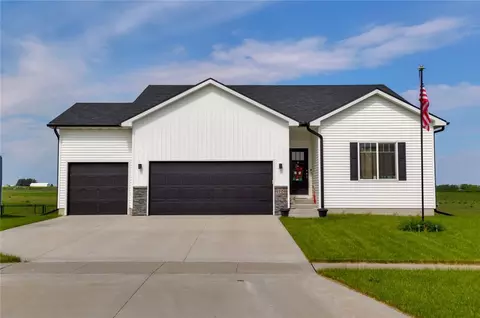 1704 NW Sunset Ln, Grimes, IA 50111