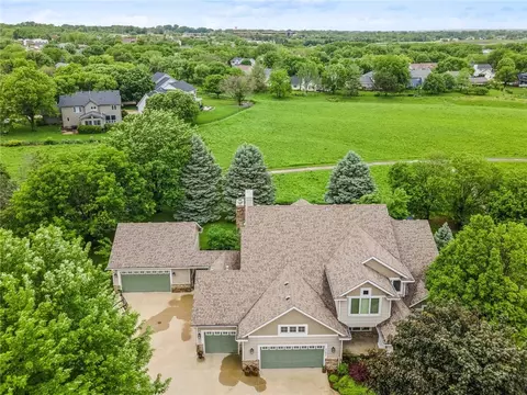 8161 Heather Bow Dr, Johnston, IA 50131