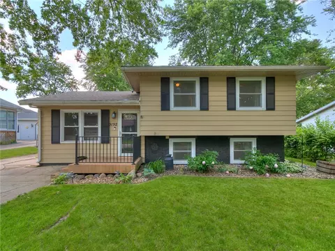9192 Old Orchard Dr, Norwalk, IA 50211