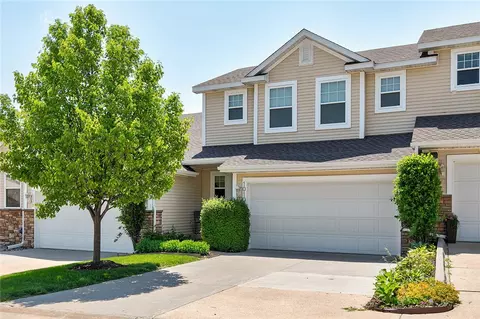 1010 SW 4th Ct, Grimes, IA 50111