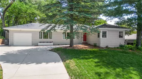 409 SW 42nd St, Des Moines, IA 50312