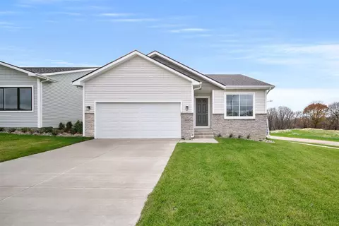 4420 E 43rd Ct, Des Moines, IA 50317