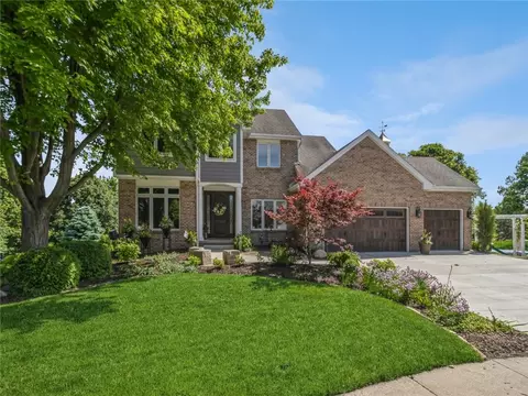 5940 Cottonwood Cir, West Des Moines, IA 50266