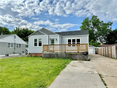 2303 Maple St, Des Moines, IA 50317