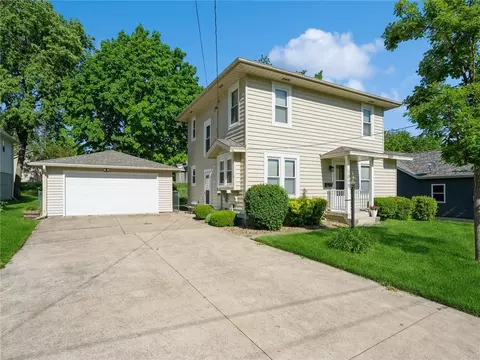 1015 W 3rd St S, Newton, IA 50208