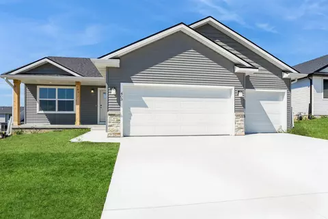 403 N 19th St, Indianola, IA 50125