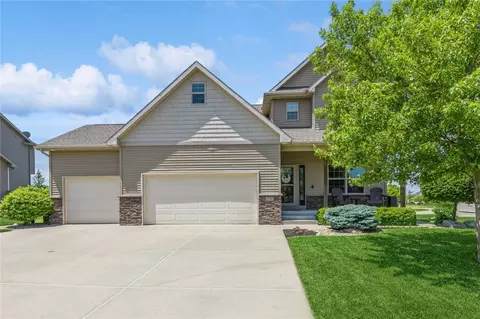 2330 SE Florence Dr, Waukee, IA 50263