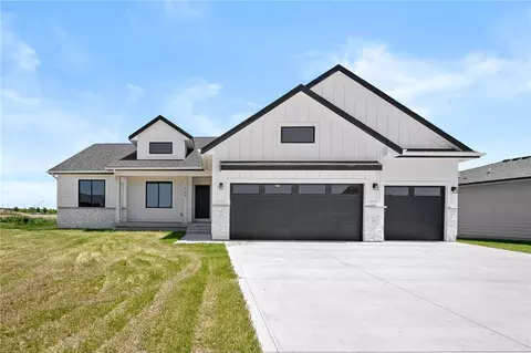 1405 NE Heritage Dr, Grimes, IA 50111