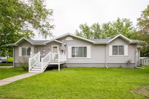 705 NE 10th St, Leon, IA 50144