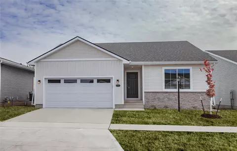 6463 NE 11th Ct, Des Moines, IA 50313