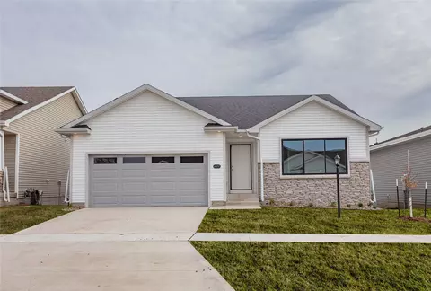 6477 NE 11th Ct, Des Moines, IA 50313