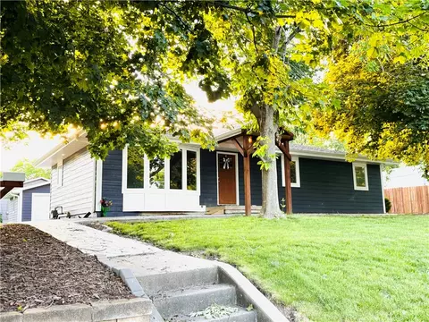 614 S Roche St, Knoxville, IA 50138
