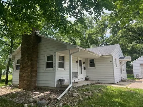 117 Mcdonald Dr, Ames, IA 50014