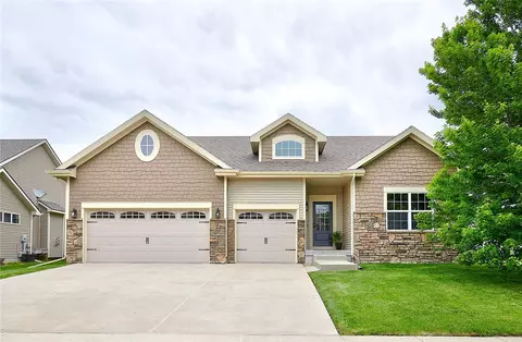 368 S 82nd St, West Des Moines, IA 50266