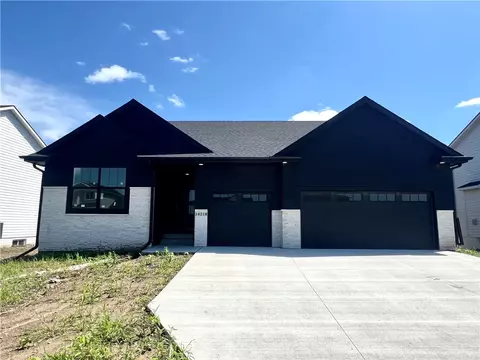 14218 N Valley Dr, Urbandale, IA 50323