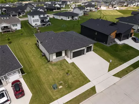 5008 152nd St, Urbandale, IA 50323