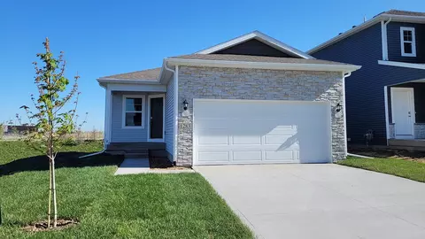 1169 NW Williamsburg Ln, Waukee, IA 50263