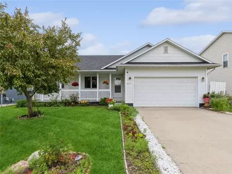 2501 Grand River Dr, Des Moines, IA 50320