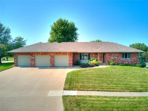 1902 W Jackson St, Knoxville, IA 50138