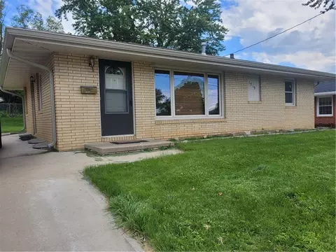 1719 Hillside St, West Des Moines, IA 50265